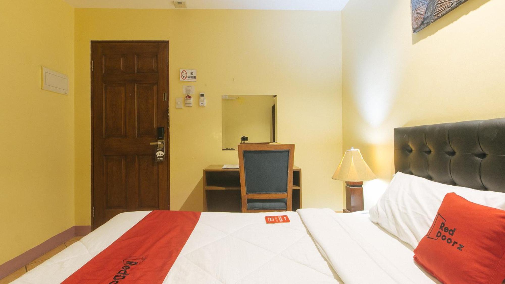 Reddoorz At Comfy Inn Ermita マニラ市 エクステリア 写真