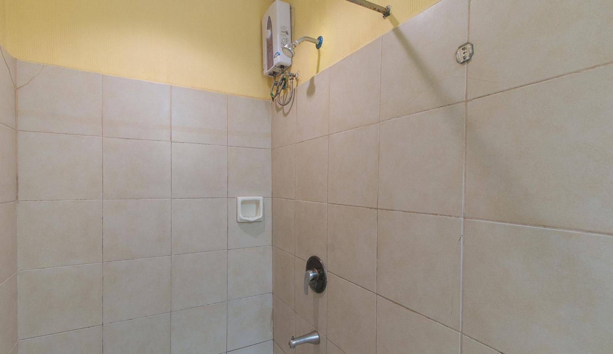 Reddoorz At Comfy Inn Ermita マニラ市 エクステリア 写真