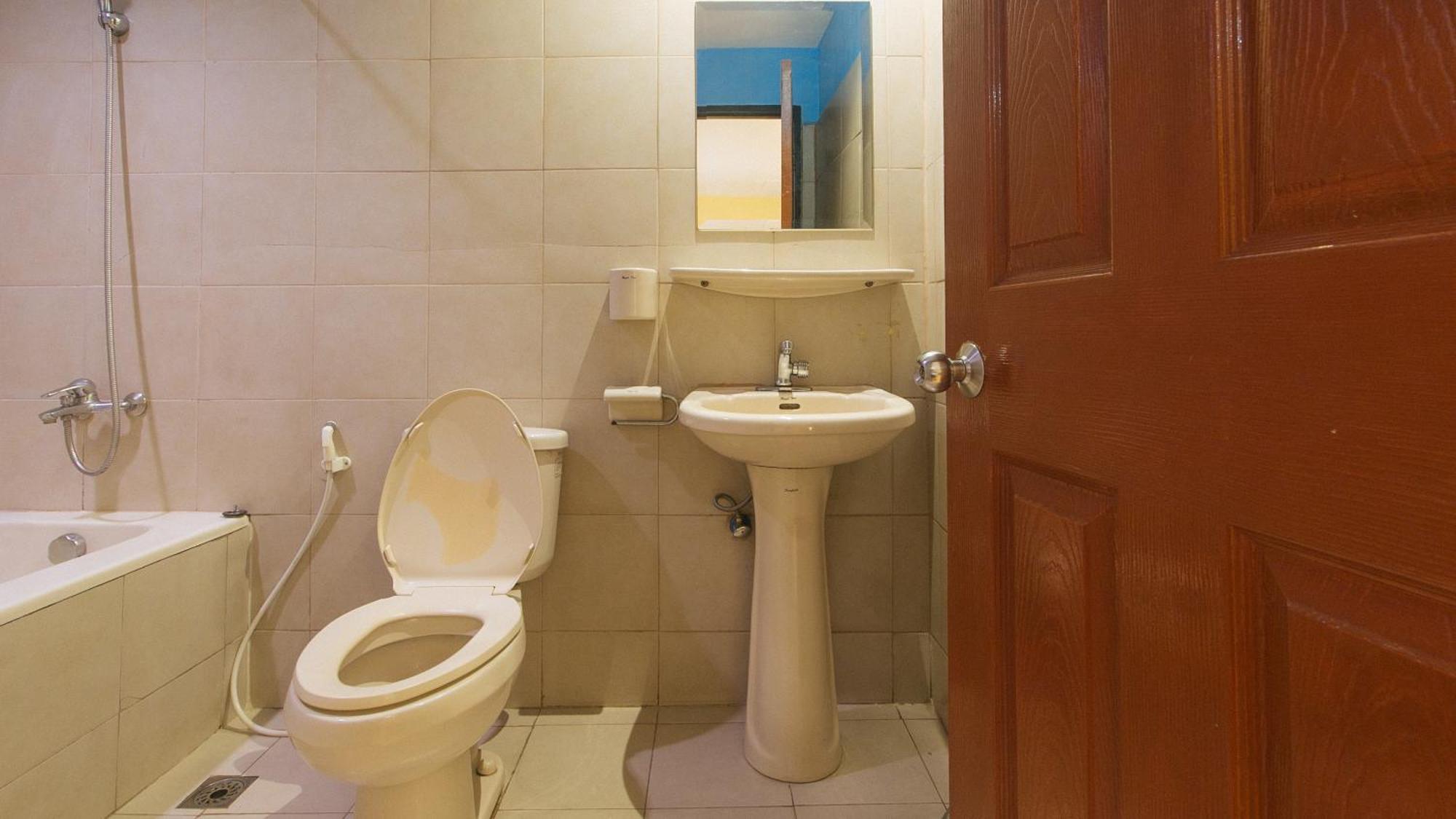 Reddoorz At Comfy Inn Ermita マニラ市 エクステリア 写真
