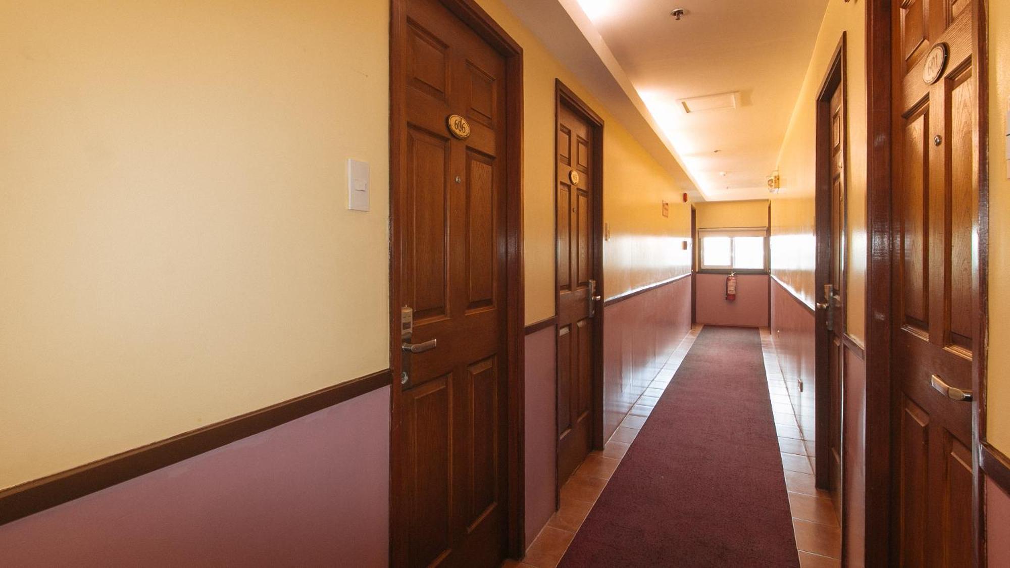Reddoorz At Comfy Inn Ermita マニラ市 エクステリア 写真